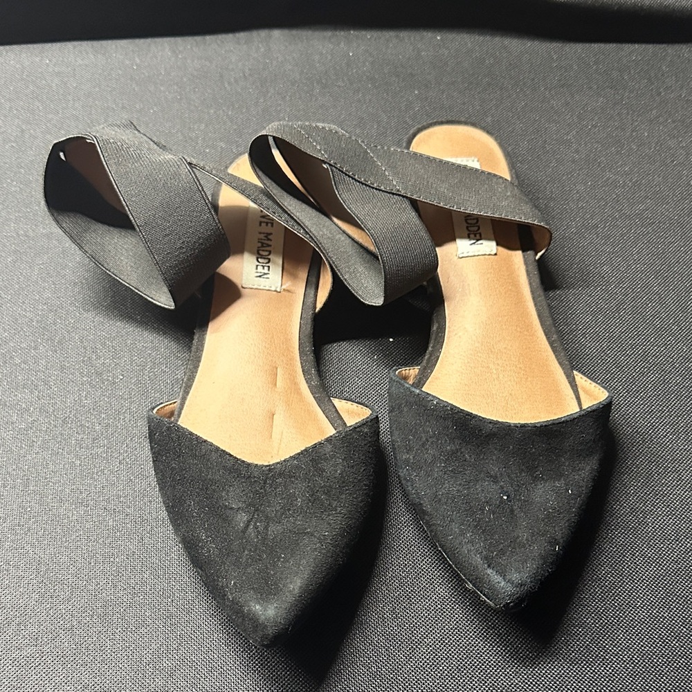 Steve Madden Black Pointed Flats